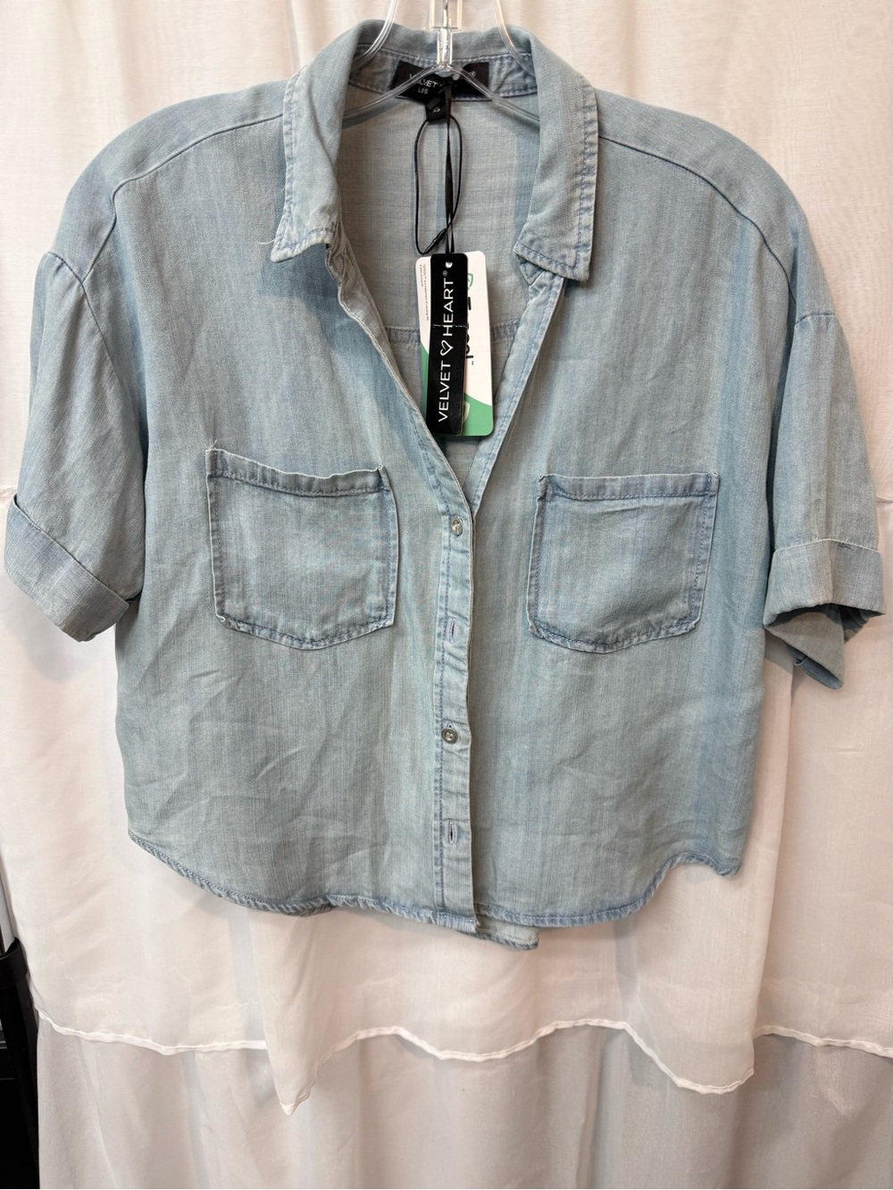 Velvet Heart Light Wash Denim Button-Front Cropped Shirt🚌